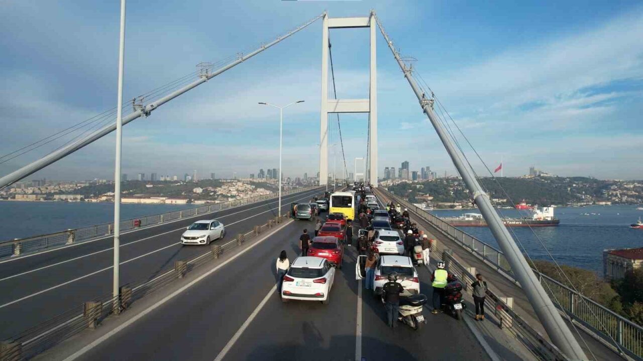 Gazi Mustafa Kemal Atatürk, vefatının 87. yılında tüm Türkiye'de anıldı.