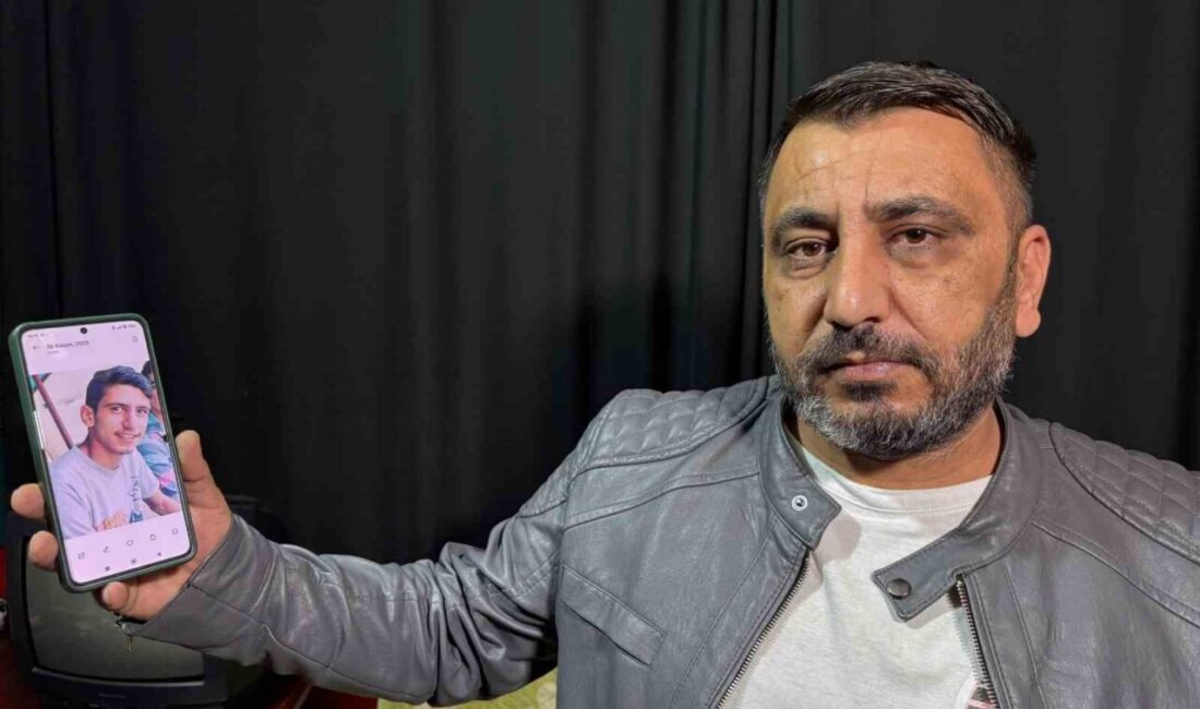 Adana’da kaybolan Reis Özmen’in ailesi, yetkililerden yeni bir arama çalışması talep ediyor. Adana'da 2018'de kaybolan Reis Özmen'in ailesi, belirsizliğin sona ermesi için