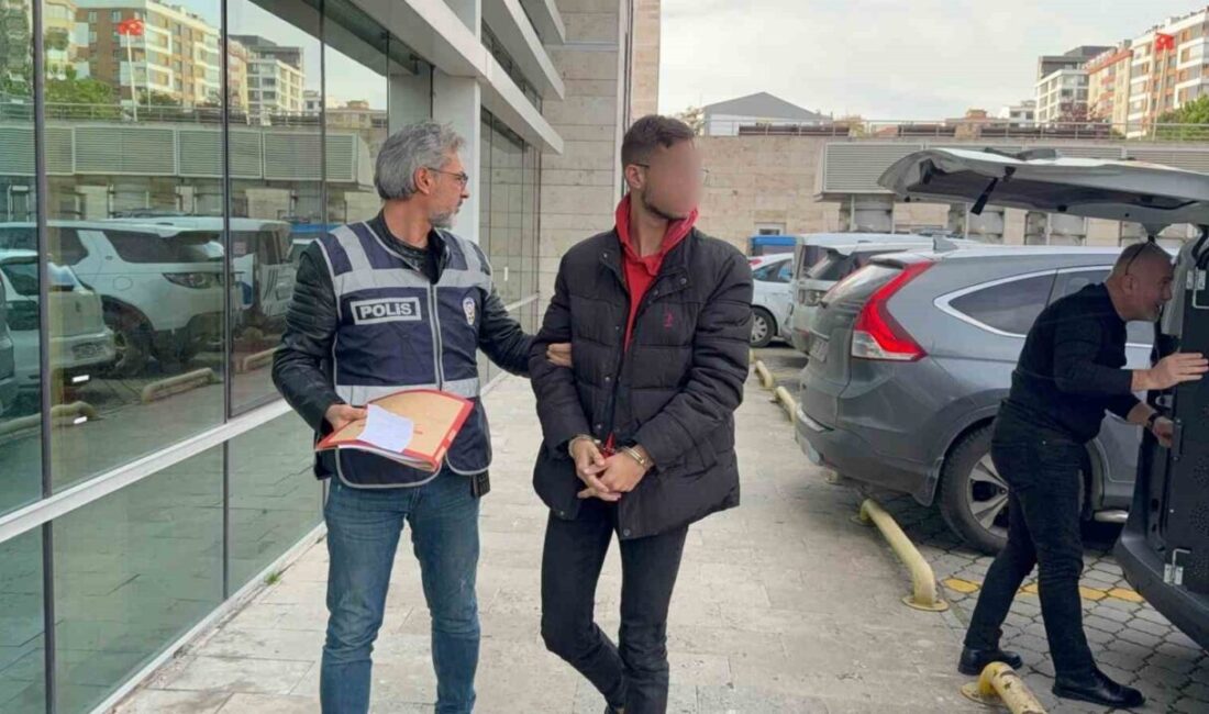 Samsun’da Araçta Silahlı Saldırı Gerçekleştiren 19 Yaşındaki Şüpheli Tutuklandı Samsun'un Atakum ilçesinde H.K.T. (19), V.Y.'ye (35) ait bir araca