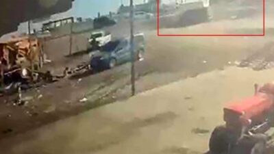 Diyarbakır-Batman karayolunda meydana gelen trafik kazasında, bir tırın iki araca