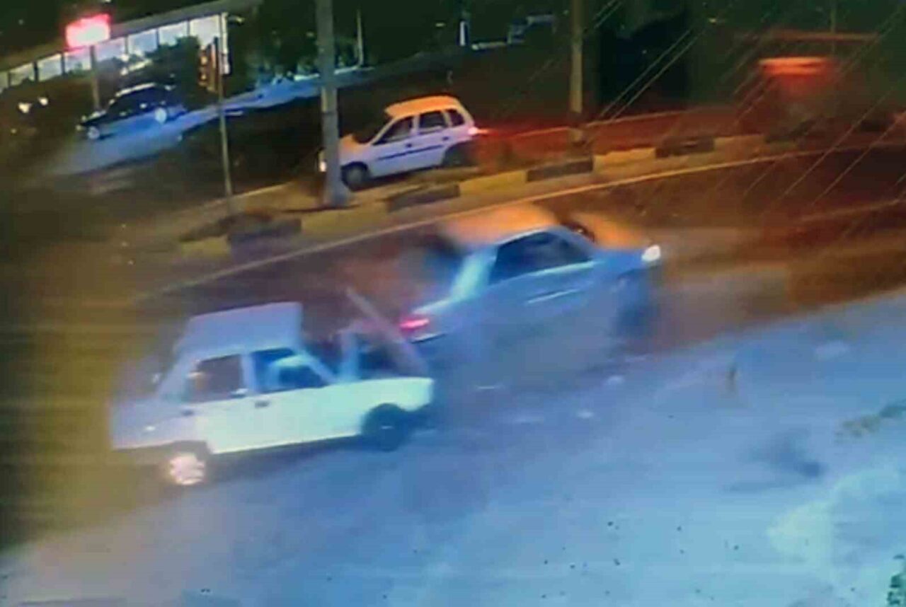 Muğla'nın Yatağan ilçesindeki Bozarmut Mahallesi'nde meydana gelen kazada, İ.S. yönetimindeki