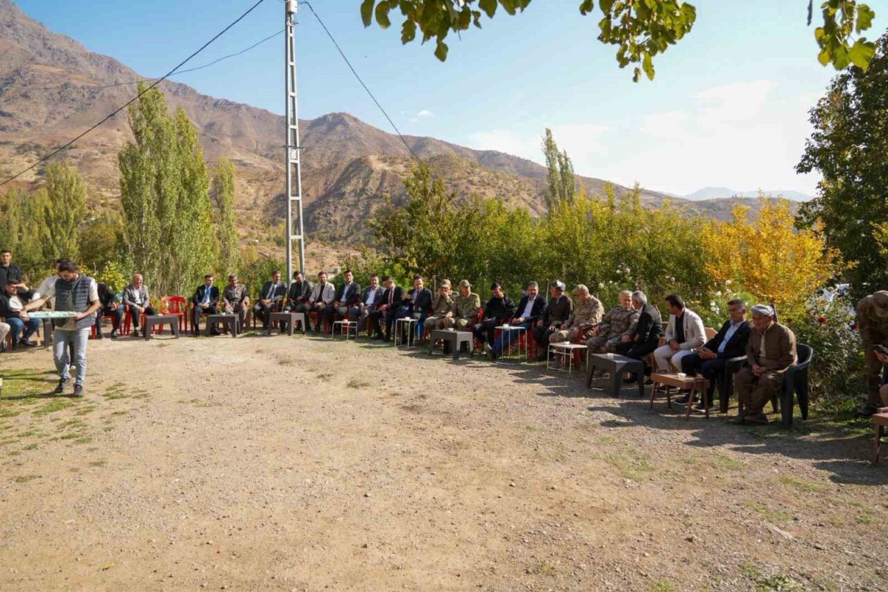 2. Ordu Komutanı Zorlu Topaloğlu, Irak’ta yaralanan gaziyi Hakkari’de ziyaret etti