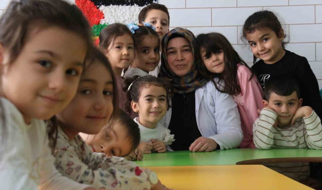 Erdemli’de 45 Yaşındaki Öğretmenin Eğitim Azmi: Hayvancılıktan Kur’an Kursuna Uzanan Başarı Hikayesi Mersin’in Erdemli ilçesinde 45 yaşındaki Habibe Tekeli, 3 çocuk annesi