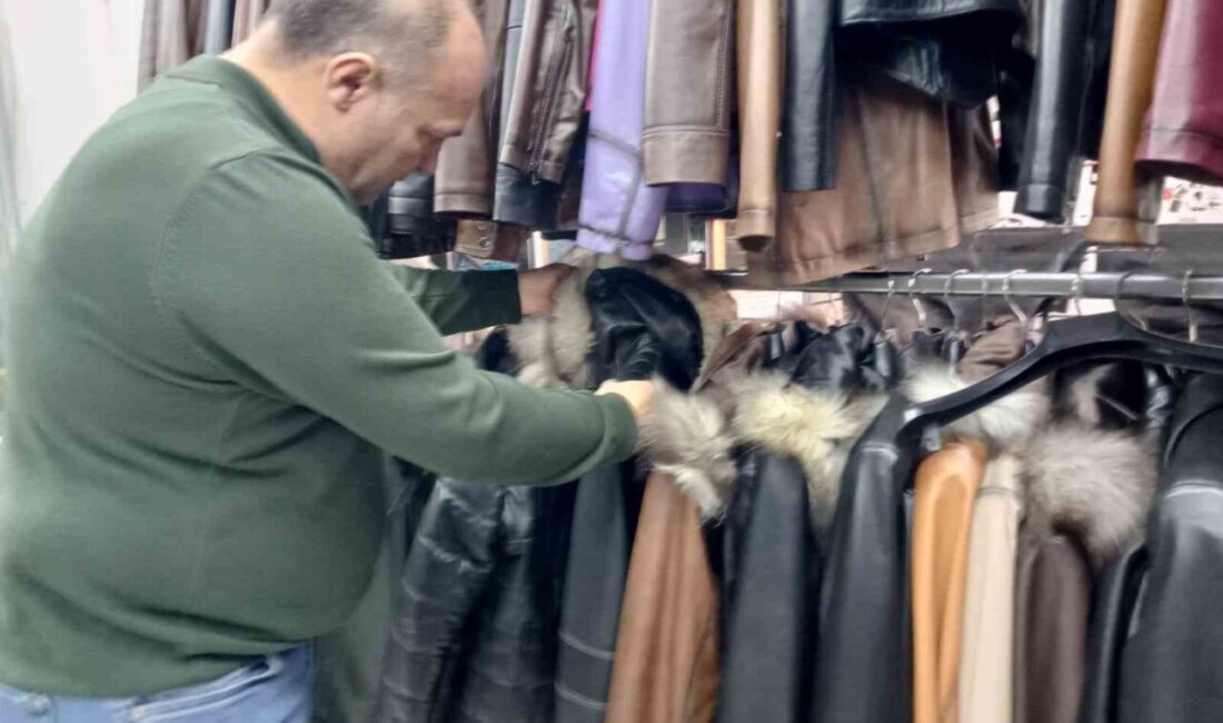 Denizli'de 36 yıldır deri ceket üreten Mehmet Çukur, dericilik sektöründe