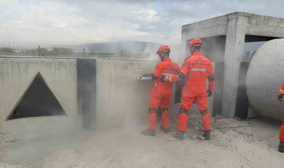Erzincan'da AFAD personeli, 3’üncü Ordu Komutanlığına arama ve kurtarma eğitimi