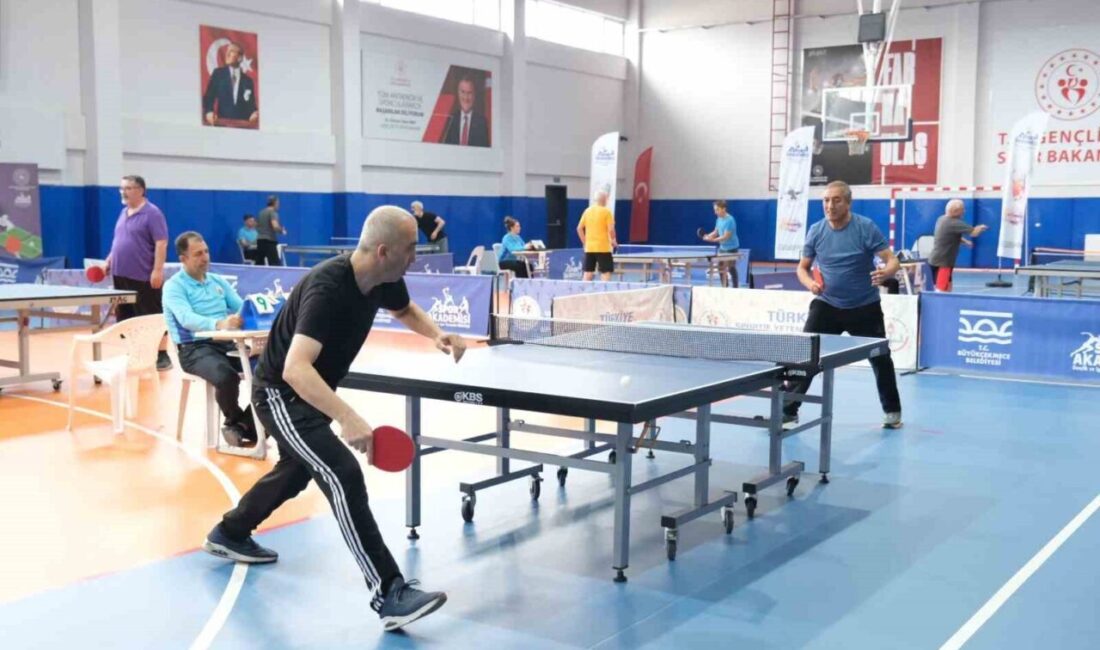 Büyükçekmece'de düzenlenen 40 Yaş Üstü Masa Tenisi Turnuvası, 70 sporcunun