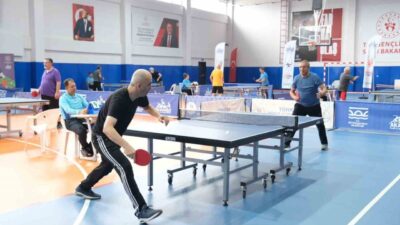 Büyükçekmece'de düzenlenen 40 Yaş Üstü Masa Tenisi Turnuvası, 70 sporcunun