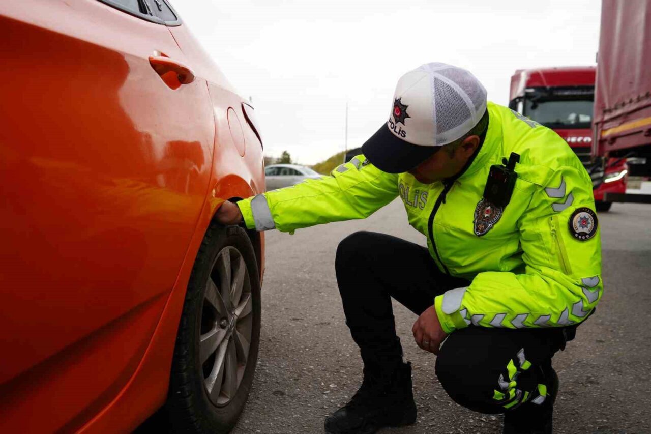 Kırıkkale'de, şehirler arası ticari araçlar için zorunlu kış lastiği denetimleri