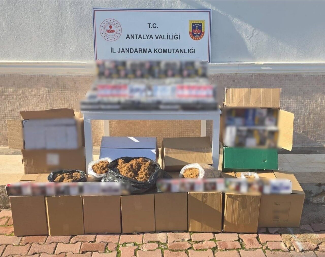 Antalya İl Jandarma Komutanlığı, Kepez ilçesindeki bir işyerinde gerçekleştirdiği operasyonda