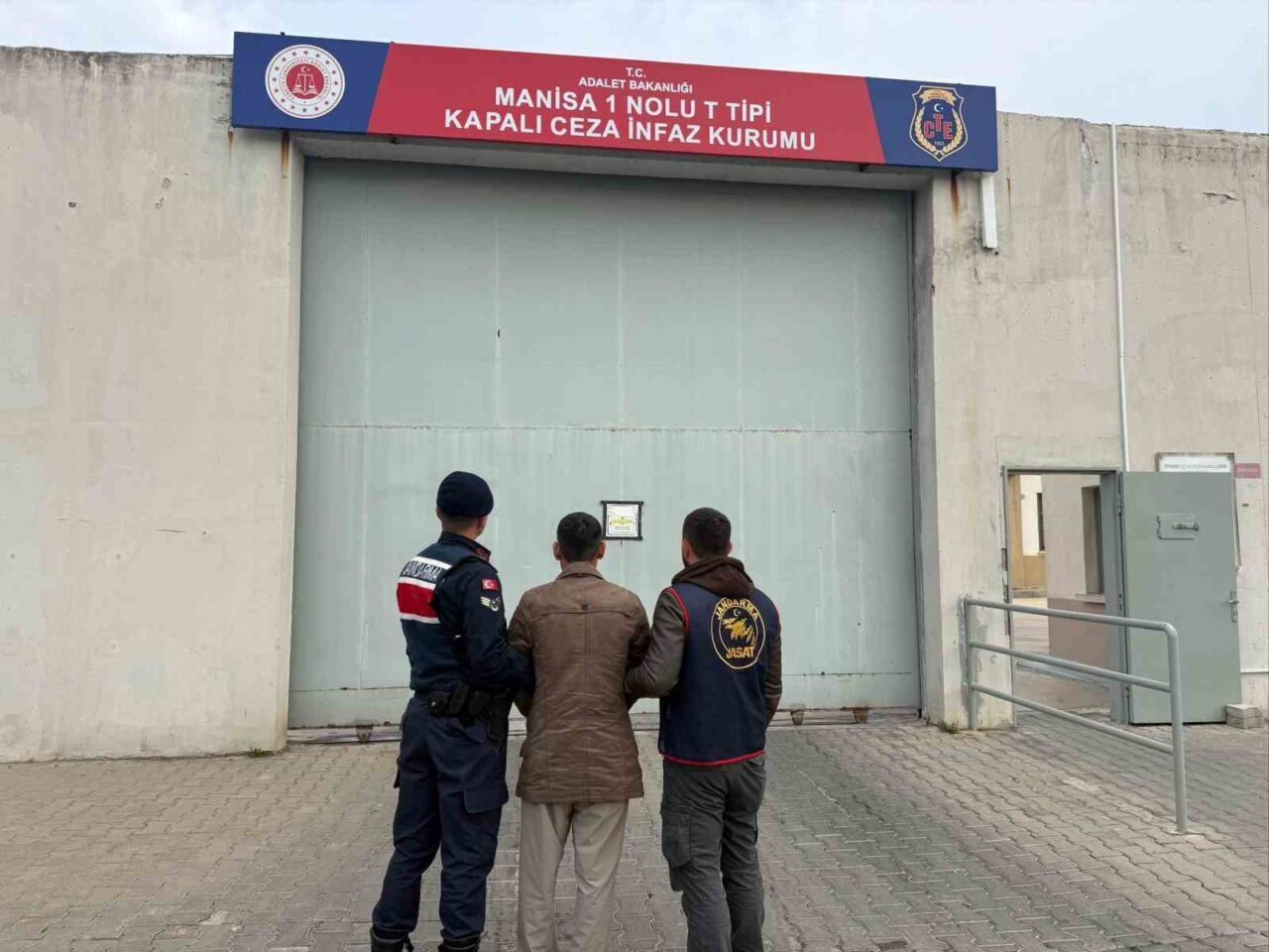 Manisa İl Jandarma Komutanlığı'na bağlı JASAT ekipleri, silahlı yağma ve