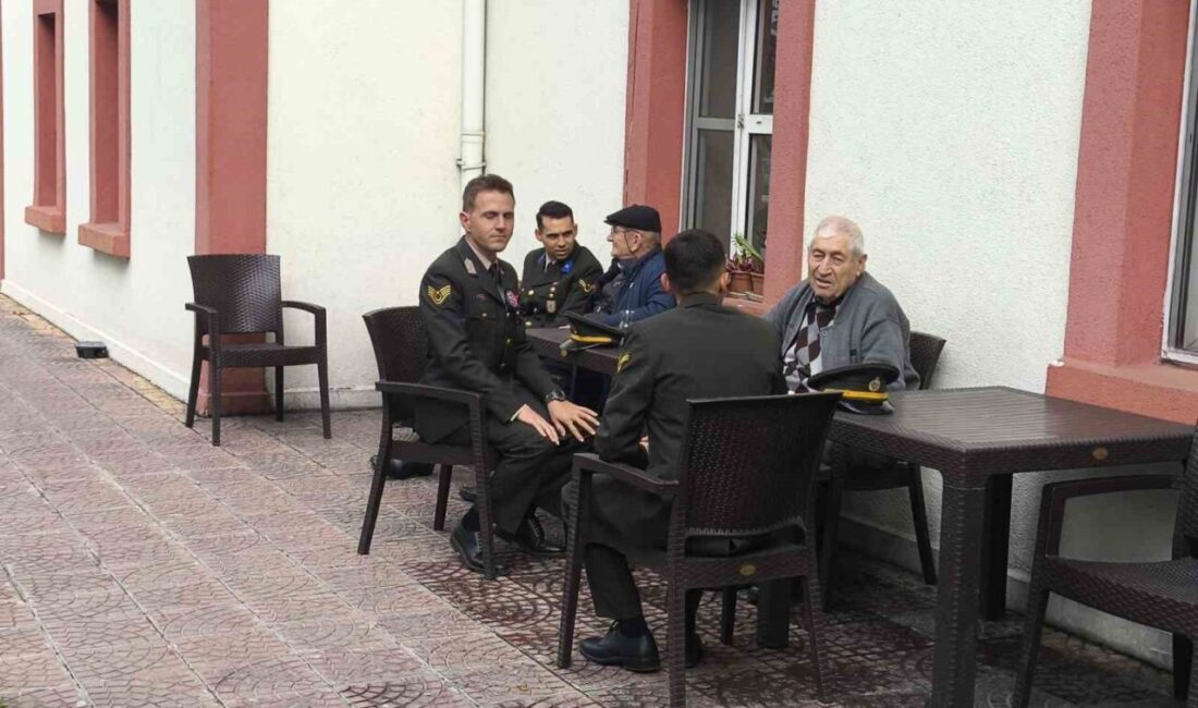 Kırklareli Huzurevi’nde 55. Mekanize Piyade Tugay Komutanlığı Personelinin Anlamlı Ziyareti Kırklareli Huzurevi'ni ziyaret eden 55. Mekanize Piyade Tugay Komutanlığı personeli,