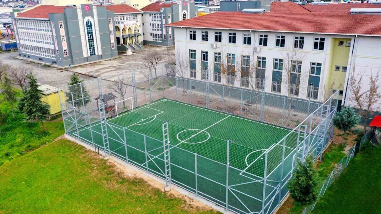 Kocaeli Büyükşehir Belediyesi, spor alanında önemli bir adım atarak, İzmit,