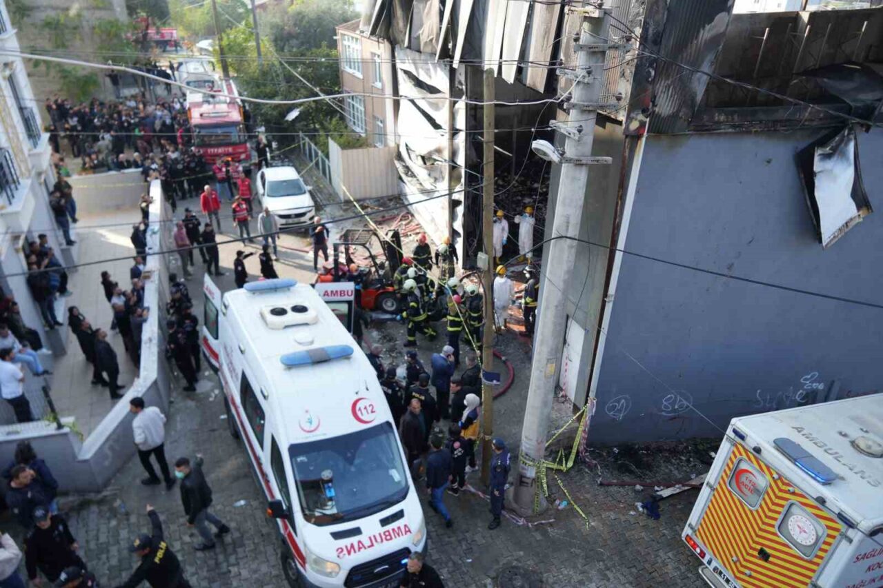 Kocaeli'nin Dilovası ilçesinde bir parfüm dolum tesisinde çıkan yangında 6