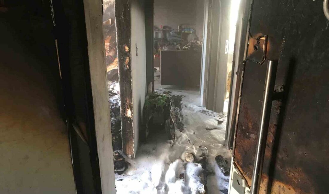Bandırma'da bir apartmanın 3'üncü katında çıkan yangın, çocuk odasındaki elektrik