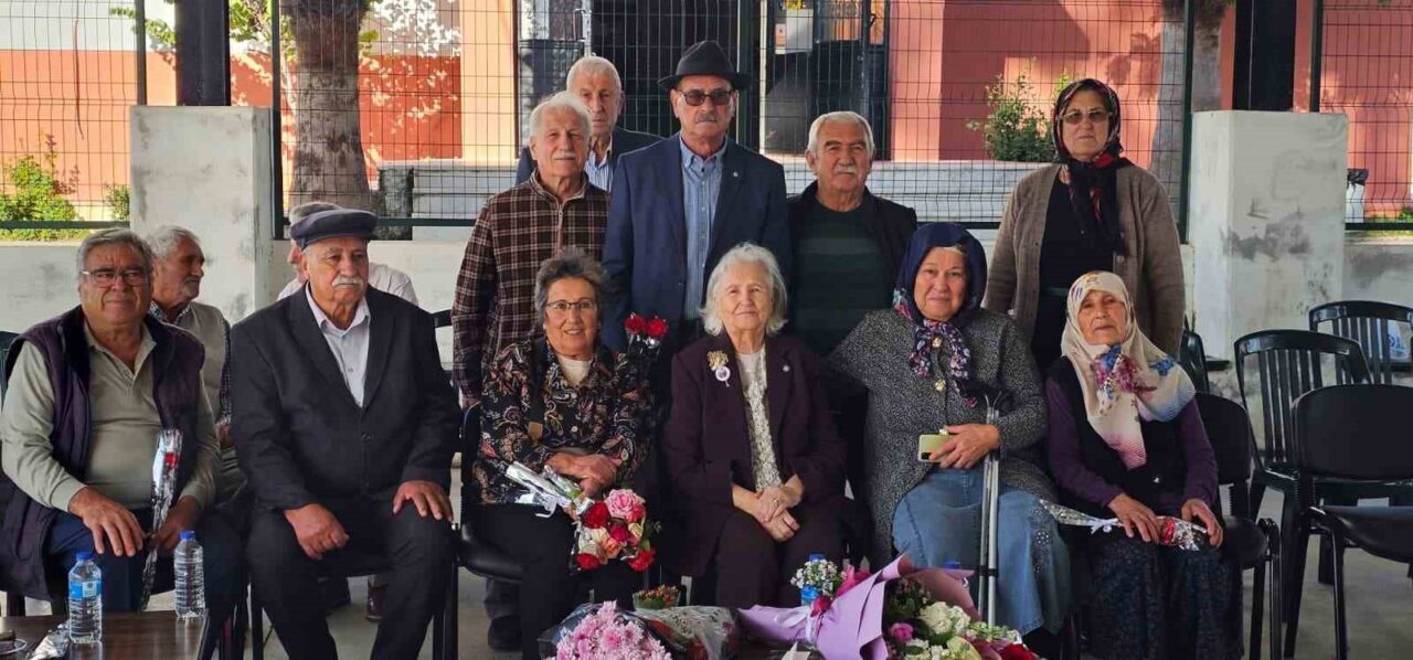 Marmaris Çetibeli Mahallesi'nde 1958'de öğretmenlik kariyerine başlayan 85 yaşındaki Ayten