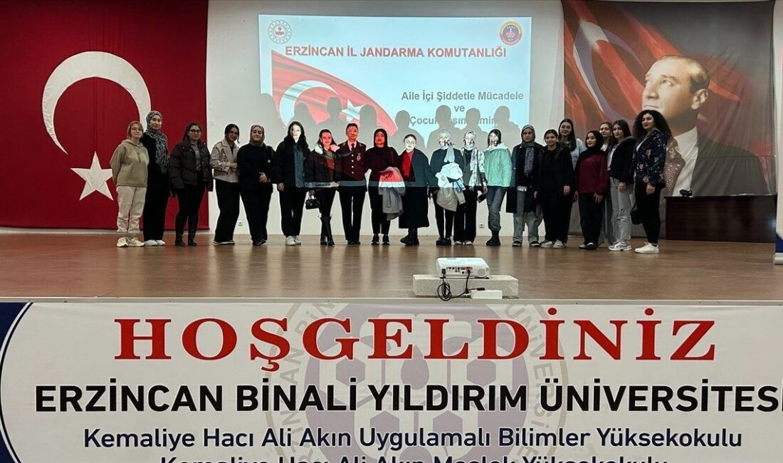 Erzincan Jandarma’nın Kadın Hakları ve KADES Uygulaması Bilgilendirme Faaliyeti Erzincan İl Jandarma Komutanlığı, Hacı Ali Akın Meslek Yüksekokulu'nda öğrencilere