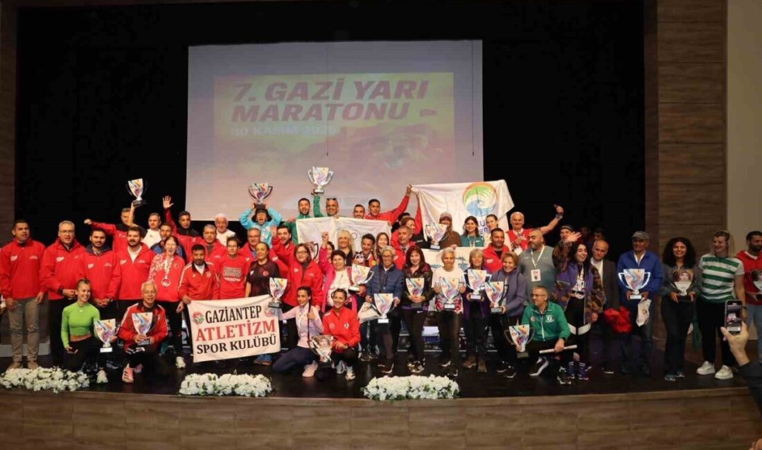 Gaziantep’te 7. Gazi Yarı Maratonu ve Halk Koşusu, Dereceye Giren Sporculara Ödüllerini Verdi Gaziantep'te düzenlenen 7. Gazi Yarı Maratonu ve Halk Koşusu'nda 1498