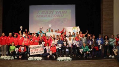 Gaziantep'te düzenlenen 7. Gazi Yarı Maratonu ve Halk Koşusu'nda 1498