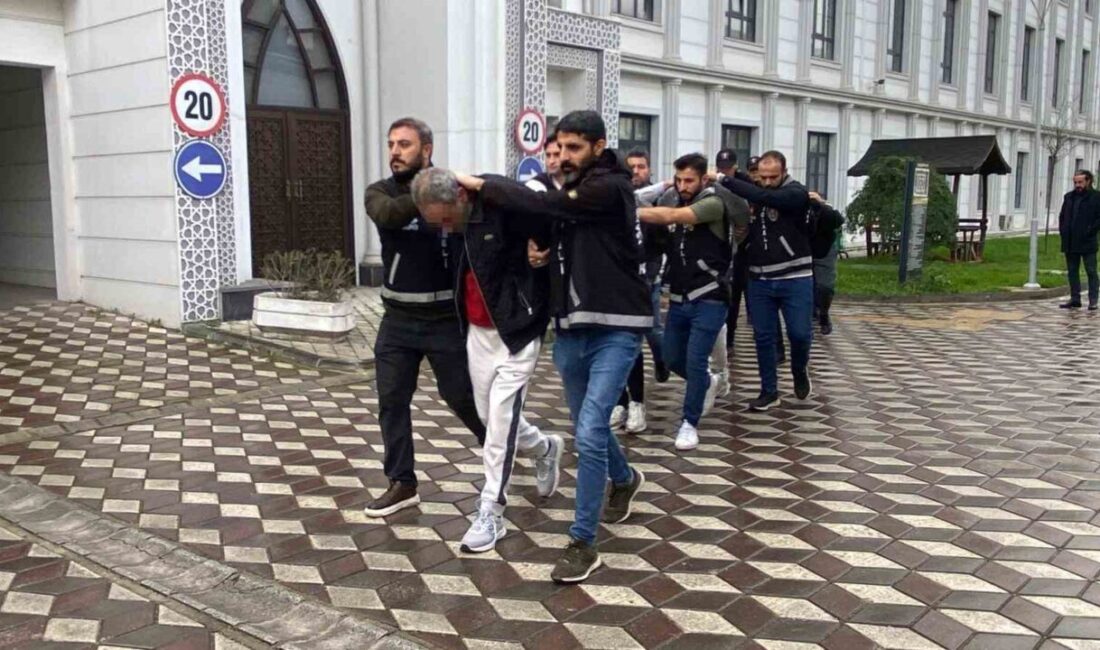 Dilovası’ndaki parfüm tesisinin sahibi, tutuklu bulunduğu cezaevinde kalp krizi geçirerek hayatını kaybetti Kocaeli'nin Dilovası ilçesindeki parfüm dolum tesisinin sahibi Kurtuluş Oransal, 7