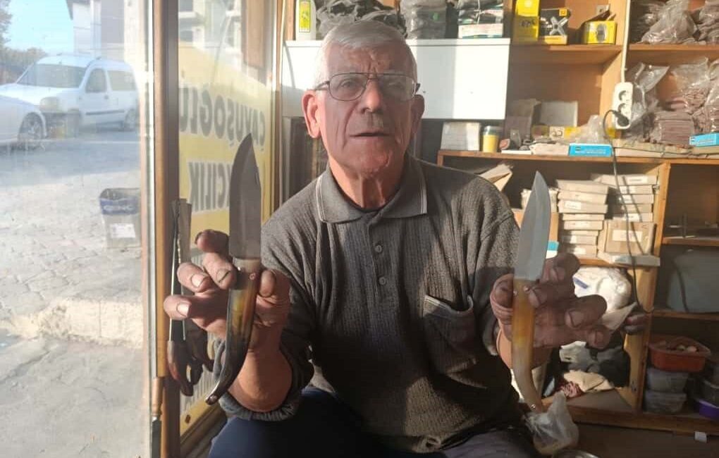 Kahramanmaraş'ta 75 yaşındaki bıçak ustası Hasan Tandoğdu, 60 yılı aşkın