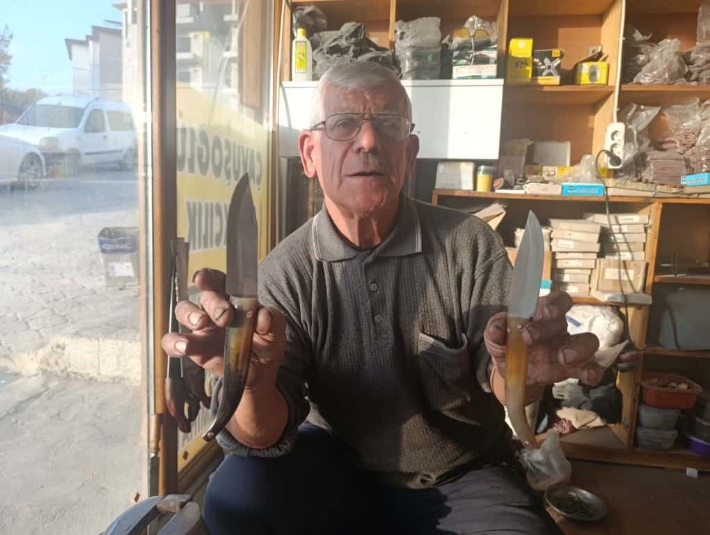 Kahramanmaraş'ta 75 yaşındaki bıçak ustası Hasan Tandoğdu, 60 yılı aşkın