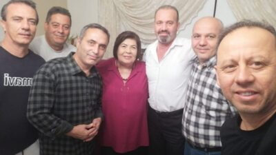 Adana'da 79 yaşındaki Melahat Tutaş, 41 yıl sonra eski öğrencilerinin