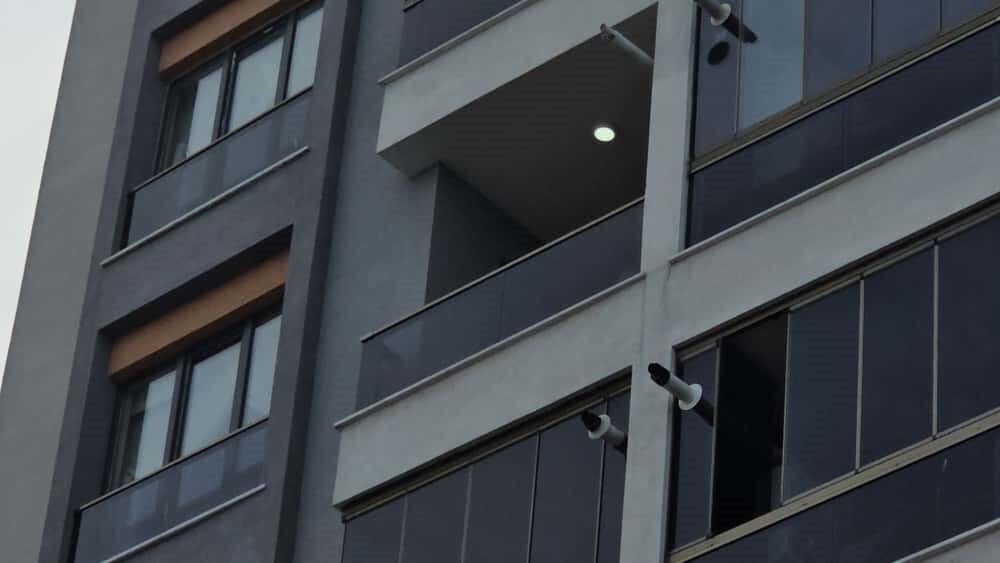 Zonguldak’ta 85 yaşındaki kadın, dördüncü kattaki evinin balkonundan düşerek hayatını kaybetti Zonguldak'ta 85 yaşındaki Fatime Küçükkaya, dördüncü kattaki evinin balkonundan Zonguldak