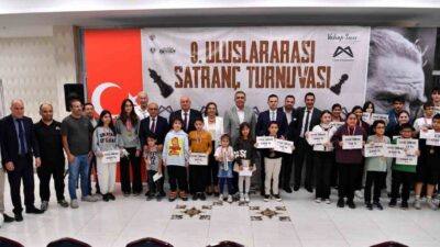 Mersin'de düzenlenen 9. Uluslararası Satranç Turnuvası, 360 sporcunun katılımıyla sona