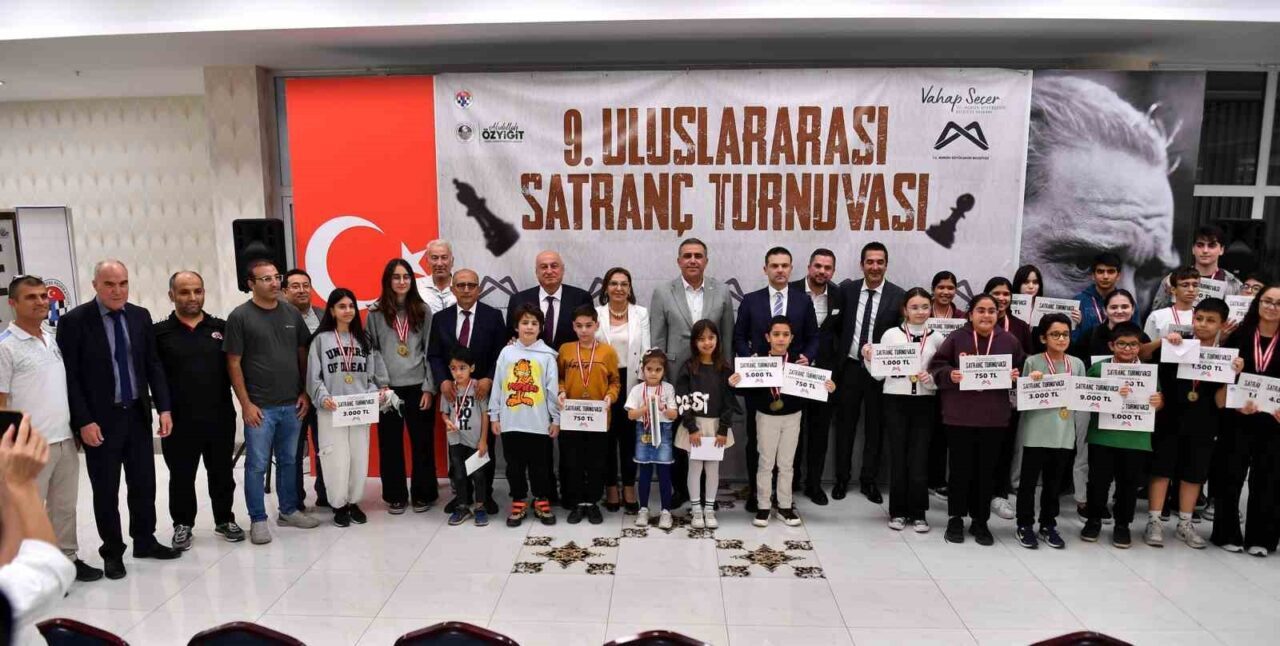 Mersin'de düzenlenen 9. Uluslararası Satranç Turnuvası, 360 sporcunun katılımıyla sona