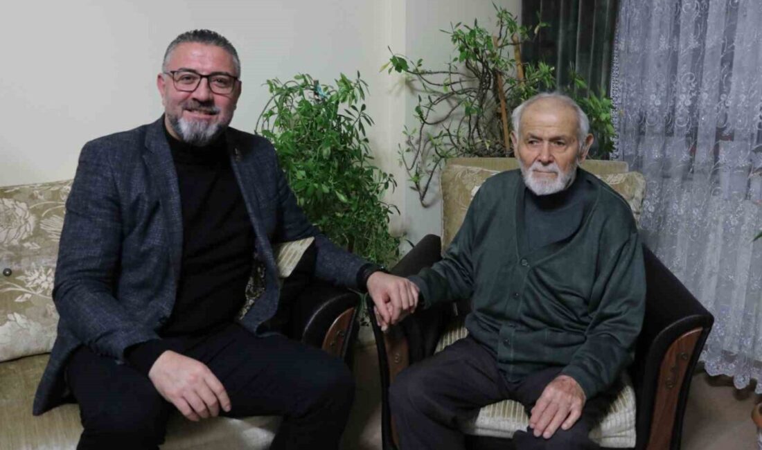 Sivas'ta 24 Kasım Öğretmenler Günü'nde, 95 yaşındaki emekli öğretmen ve