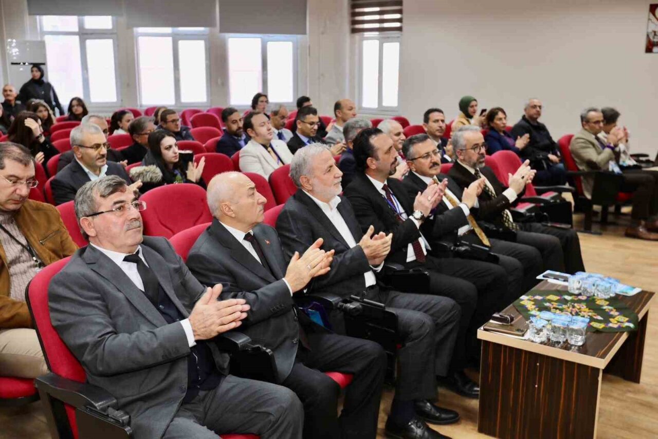 Tokat'ta düzenlenen "Uluslararası Fethin 950. Yılında Anadolu Fatihleri: Danişmendliler Sempozyumu"