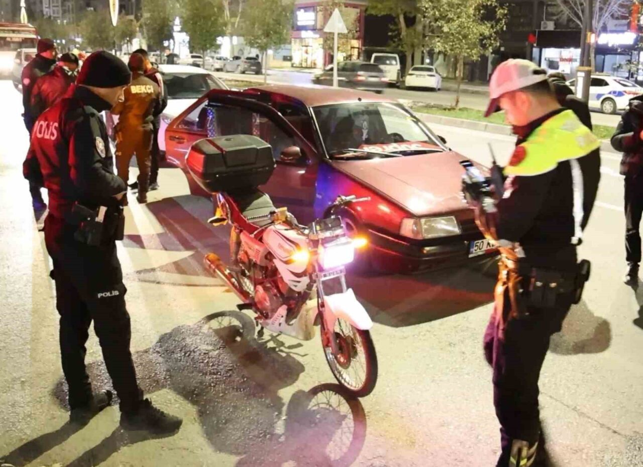 Aksaray'da, Furkan İ. (23) isimli sürücü, standart dışı ışık ve