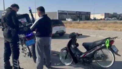 Aksaray'da polis ekipleri, yüksek ses çıkaran motosikleti durdurarak sürücü Y.L.'ye