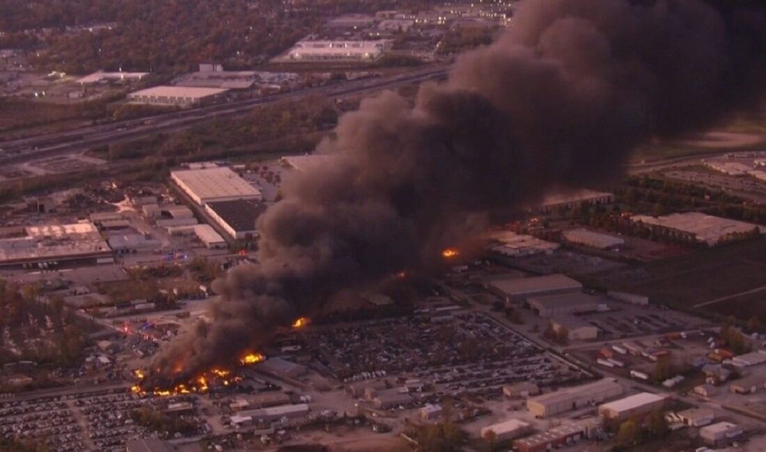Kentucky Valisi Andy Beshear, Louisville Uluslararası Havalimanı’ndan kalktıktan hemen sonra