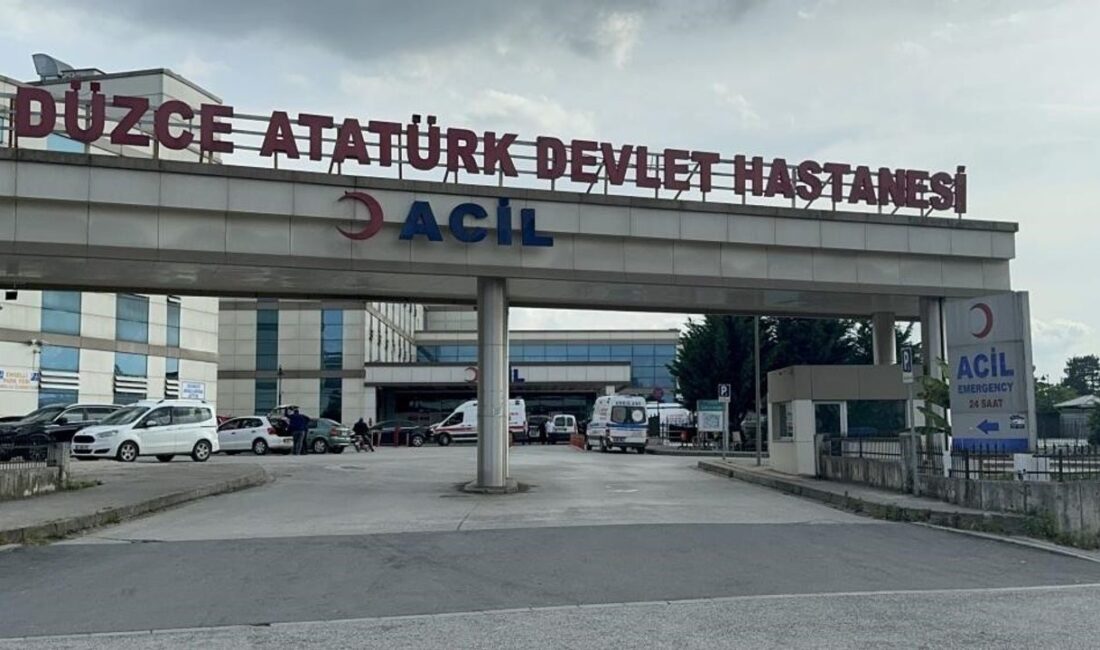 Düzce'nin Musababa köyü ilkokulunda, acı biber yiyen öğrenciler mide bulantısı