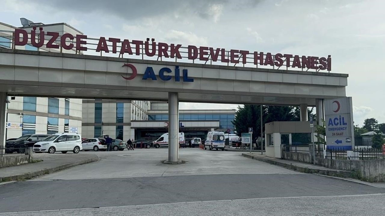 Düzce'nin Musababa köyü ilkokulunda, acı biber yiyen öğrenciler mide bulantısı