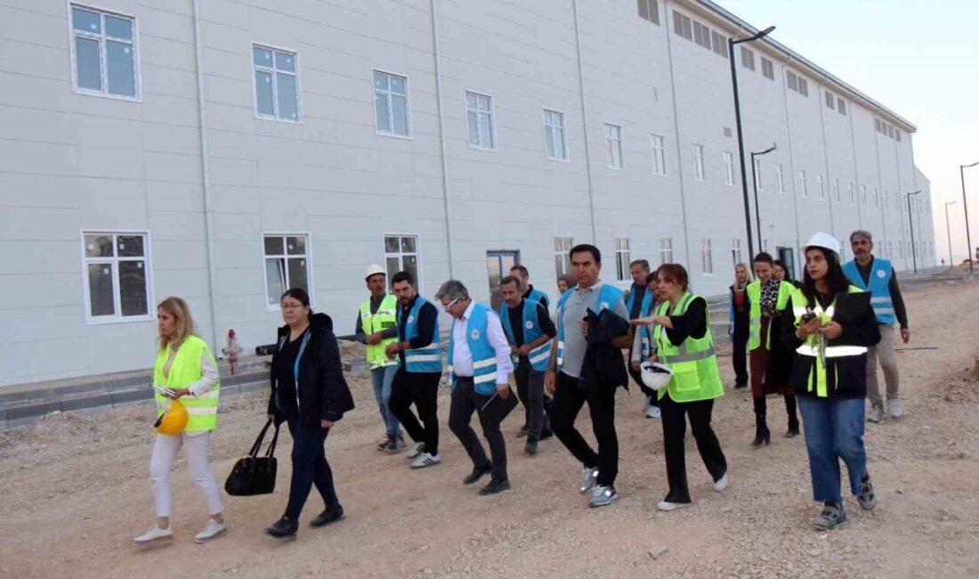 Denizli İl Sağlık Müdürü Berna Öztürk, 500 Yataklı Acil Durum Hastanesi’nde İncelemelerde Bulundu Denizli İl Sağlık Müdürü Uz. Dr. Berna Öztürk, 500 yataklı