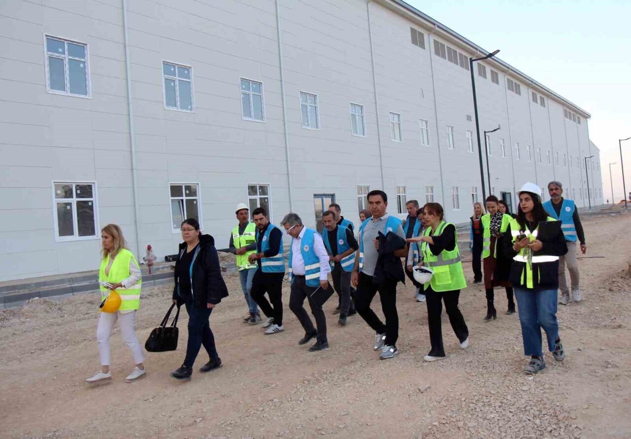 Denizli İl Sağlık Müdürü Berna Öztürk, 500 Yataklı Acil Durum Hastanesi’nde İncelemelerde Bulundu