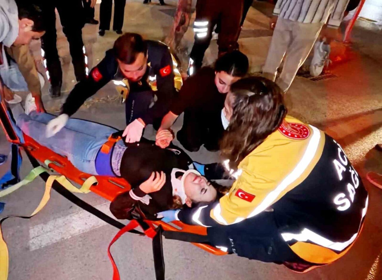 Aksaray'da Halil K. (30) yönetimindeki kamyonet, yola çıkan Medine D.