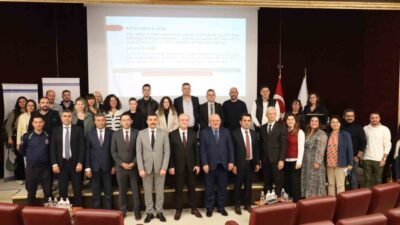 Manisa'da düzenlenen "Adalet ve Sanayi İş Birliği Forumu"nda sanayi temsilcileri,