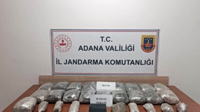 Adana’da jandarma, uyuşturucu satışı yapan bir eve düzenlediği operasyonda 11