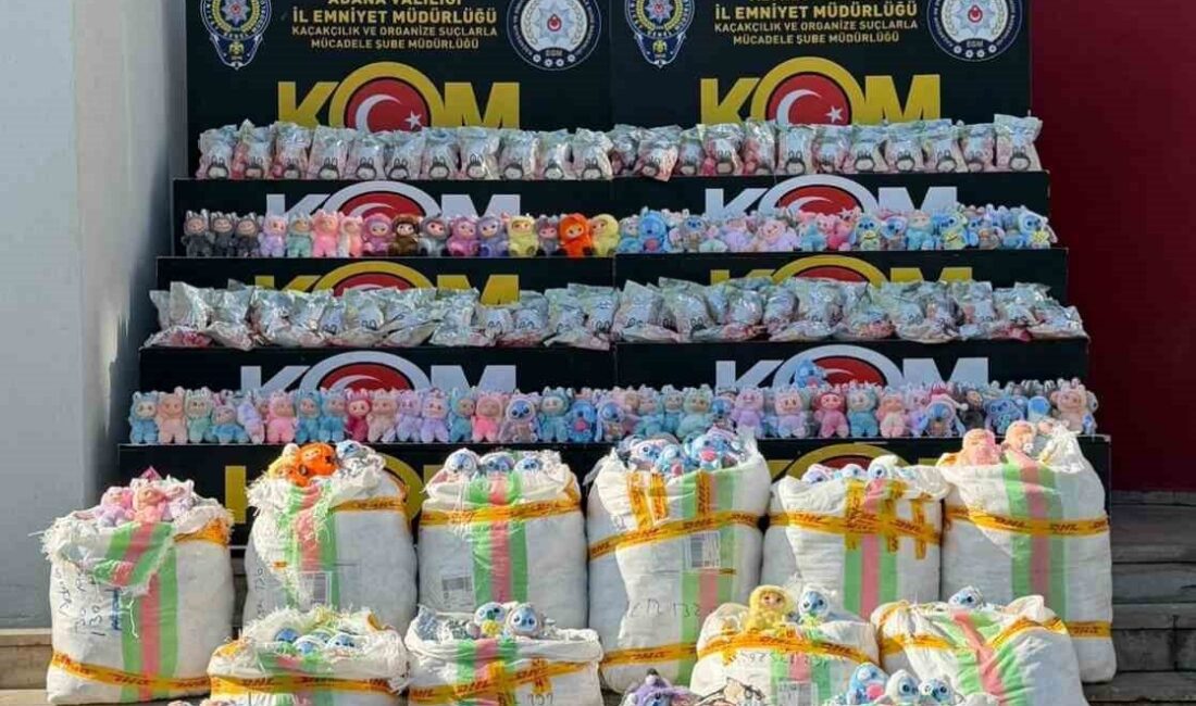 Adana’da 2 Milyon TL Değerinde Gümrük Kaçağı 2 Bin 605 Pelüş Oyuncak Ele Geçirildi Adana'da KOM ekipleri, bir depoda yaptığı baskında piyasa değeri 2