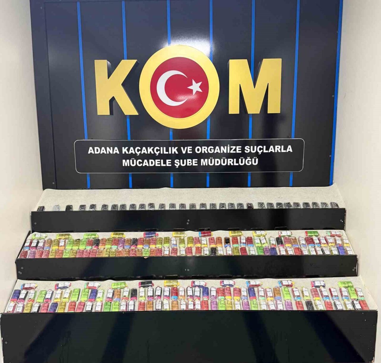 Adana'da düzenlenen operasyonda, 3 milyon TL değerinde kaçak sigara, elektronik