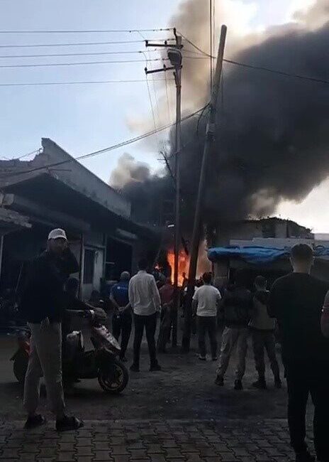 Adana’da Hurdacı Dükkanında Çıkan Yangın İtfaiye Tarafından Söndürüldü Adana'nın Yüreğir ilçesindeki Sinanpaşa Mahallesi'nde bir hurdacı dükkanında çıkan yangın,