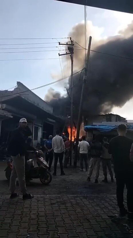 Adana’da Hurdacı Dükkanında Çıkan Yangın İtfaiye Tarafından Söndürüldü