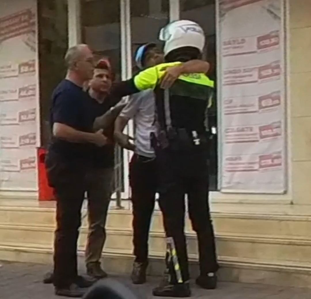 Adana'da bir polis, trafikte kendisine saldıran gencin özel birey olduğunu