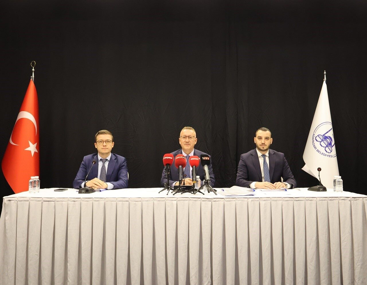 Adapazarı Belediye Başkanı Mutlu Işıksu, Kasım ayı meclis toplantısında hayırseverlerin