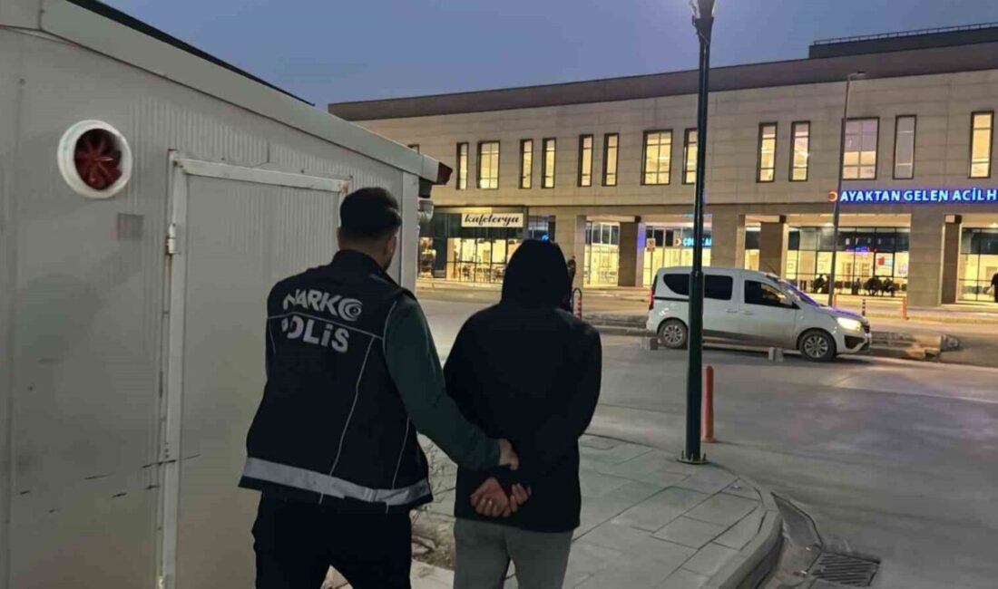 Adıyaman'da düzenlenen operasyonda 340 gram sentetik uyuşturucu madde ele geçirildi.