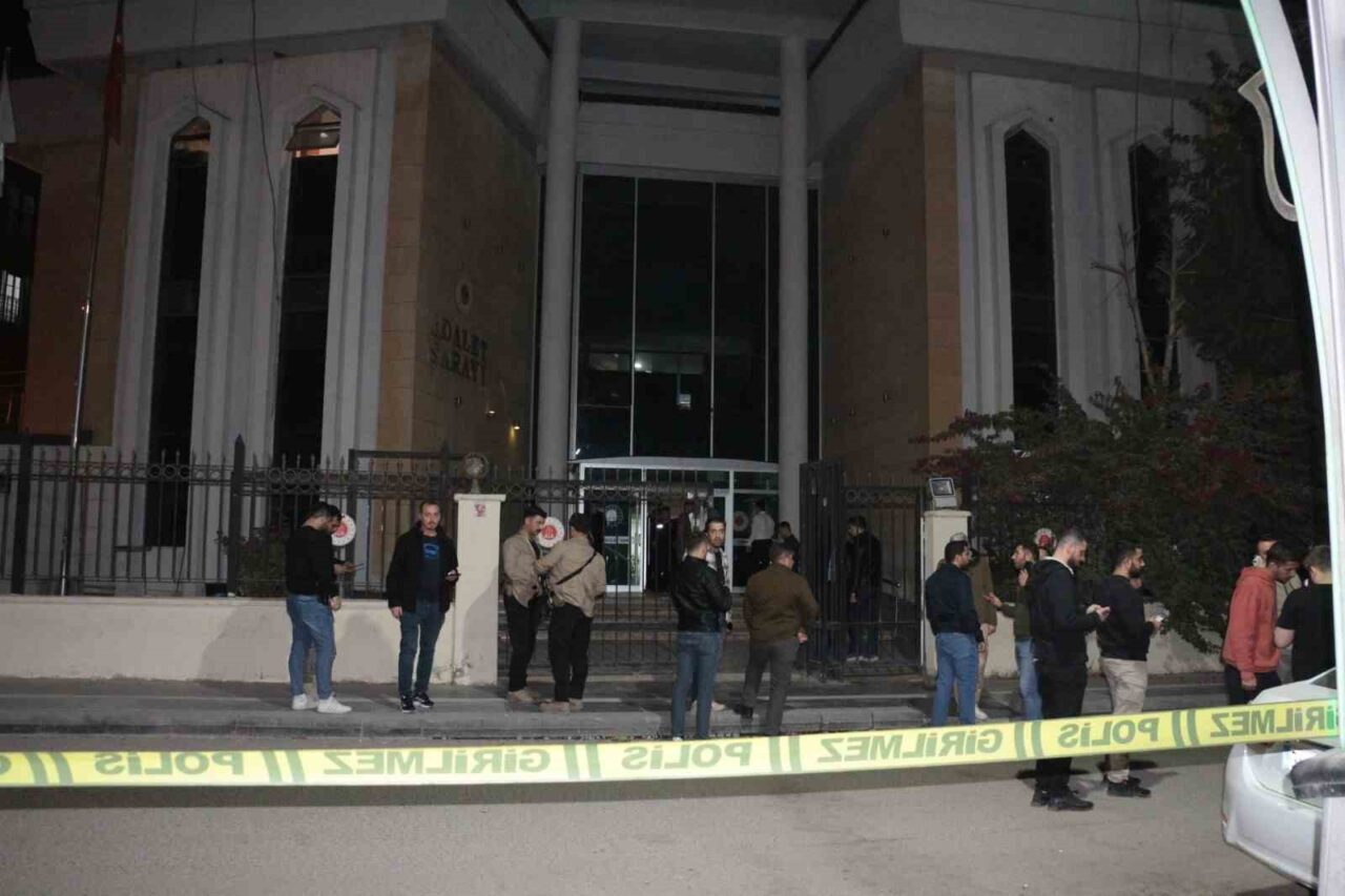 Cizre Adliyesi önünde meydana gelen silahlı saldırıda R.B. ve M.G.