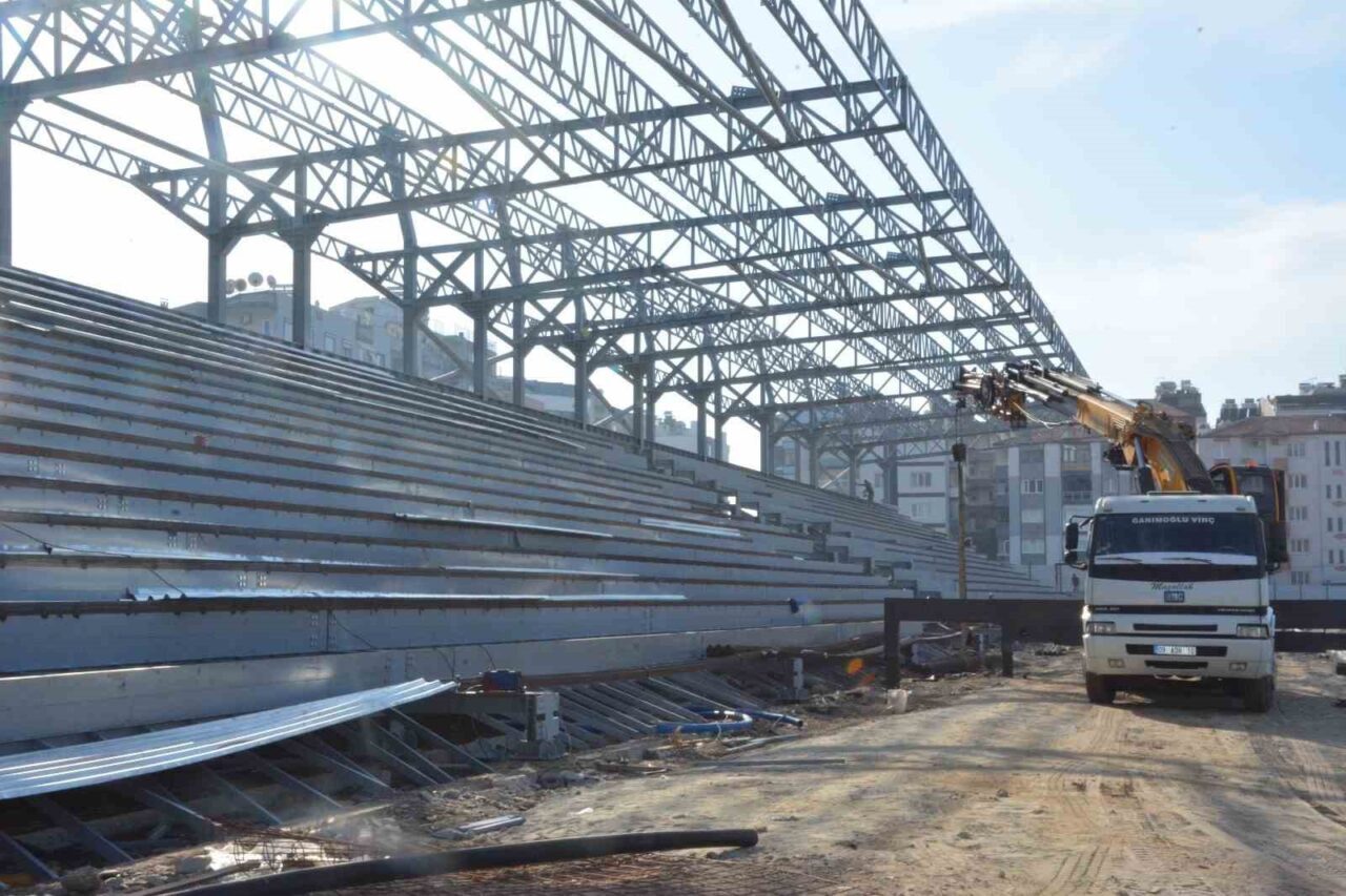 Adnan Menderes Stadyumu’nun Yeniden İnşaatında Çalışmalar Yüzde 75 Oranına Ulaştı